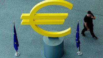 Зареждането на банкоматите с евро ще стане в нощта на 1 януари