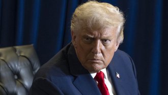 Кадри на Тръмп със затворени очи по време на събитие в Овалния кабинет станаха бум в социалните мрежи