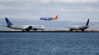 Втори ден стотици полети в САЩ се отменят