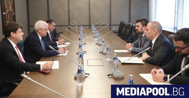 България поиска разяснение от Турция за навлизането на кораб Кайрос