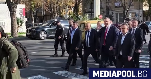 Лидерът на ДПС Ново начало Делян Пеевски се появи със