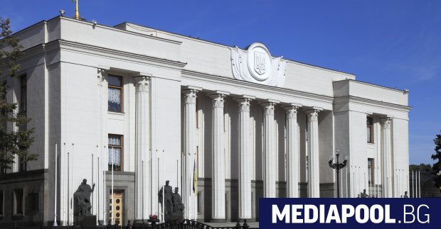 Четирима украински депутати от управляващата партия Слуга на народа на