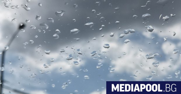 Във вторник облачността ще се задържи значителна На места главно