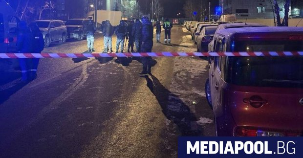 Трима души сред които двама полицаи са убити при взрив