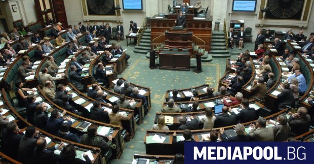 Заплатите на федералните депутати в Белгия ще бъдат замразени за