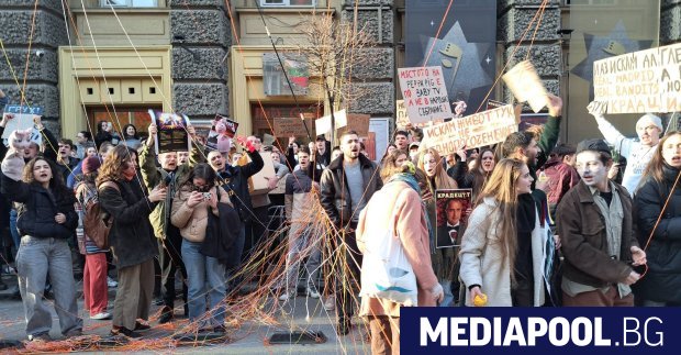 Студенти от различни специалности организират демонстрации в подкрепа на антиправителствените