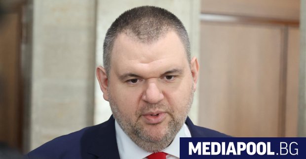 Ден преди насрочения пореден голям протест срещу правителството крепящият кабинета