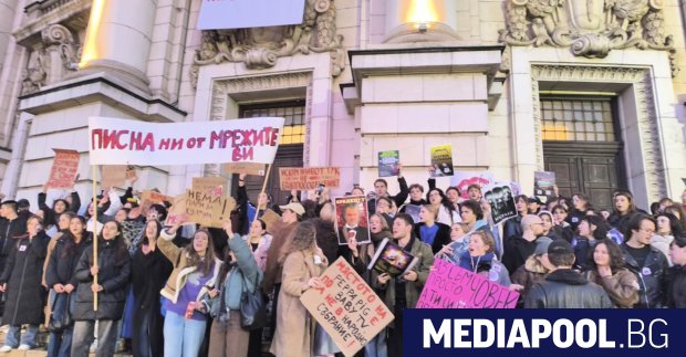 Студенти от различни специалности организират демонстрации в подкрепа на антиправителствените