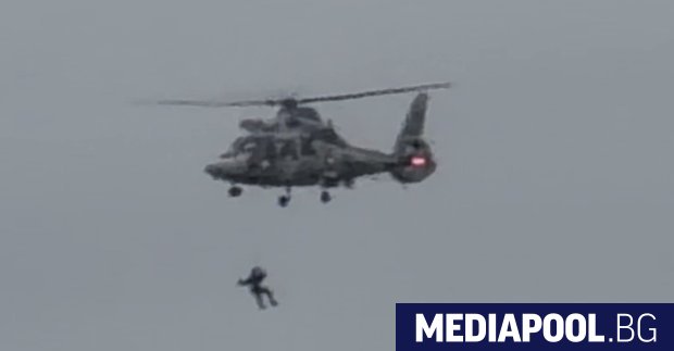 В неделя малко след 14 15 часа екипажът на ударения в