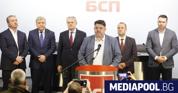Изпълнителното бюро на БСП е подало оставка пред председателя Атанас