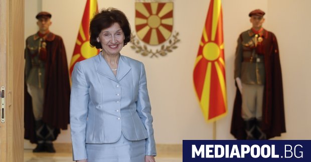 Нападки срещу България че с условието за промяна на конституцията