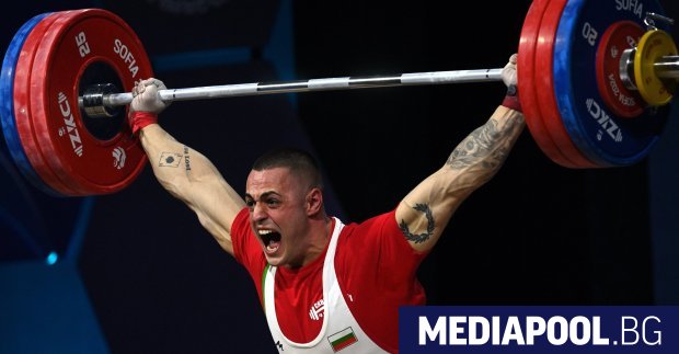 Олимпийският и световен шампион по вдигане на тежести Карлос Насар