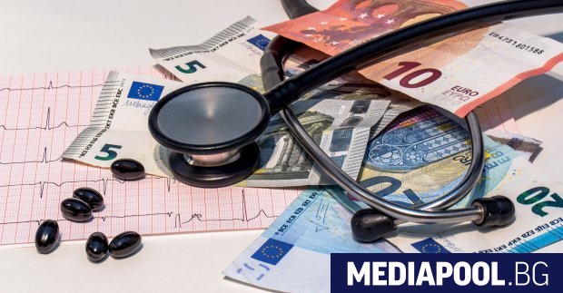 Парите за възнаграждения на медиците са орязани с около 200