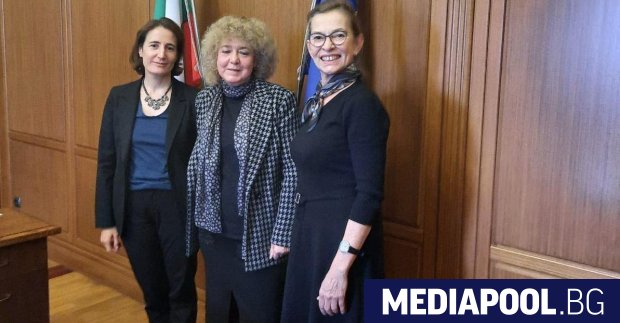 Посланиците на Франция и Германия се срещнаха в петък с