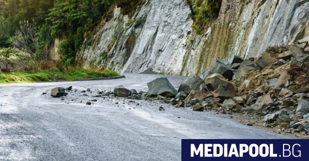 Проходът Троян Кърнаре е затворен временно поради свличане на голямо