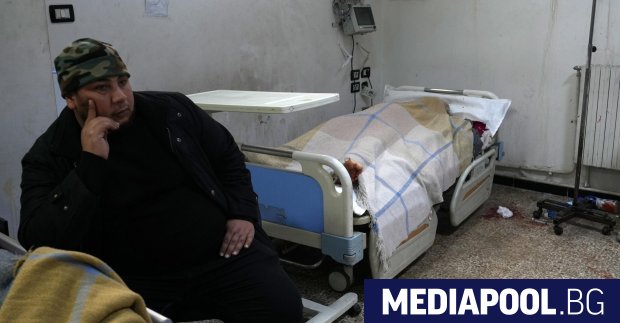 Най малко осем души загинаха при експлозия разтърсила днес джамия