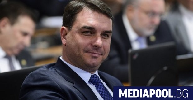 Флавио Болсонаро планира капмапнията му за президентските избори в Бразилия