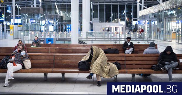 Сняг и лед продължават да нарушават трафика в Нидерландия днес