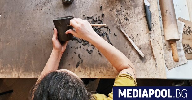 Петък началото на декември ателието на Pottery Poetry на бул