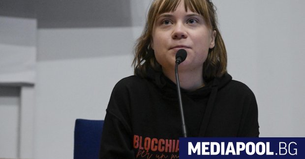 Лондонската полиция арестува шведската активистка Грета Тунберг по време на