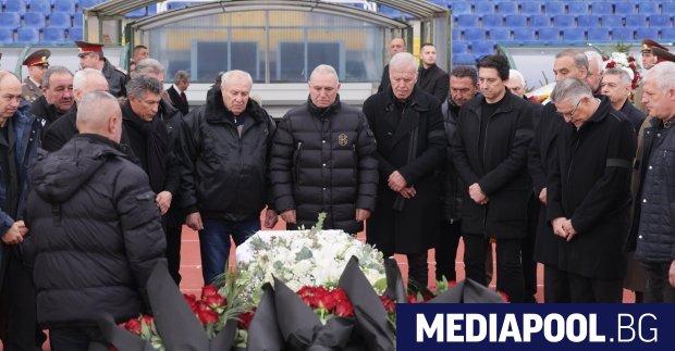 България се сбогува в понеделник с великия футболист и треньор