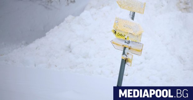 Двама туристи тръгнали към Черни връх по дънки ангунг и