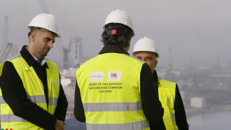 Корабът за новите сондажи за газ в "Хан Аспарух" е тук, бави се влизането на БЕХ