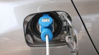 Двеста бензиностанции ще имат зарядни станции за електромобили