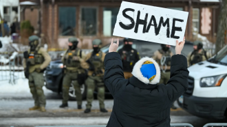 Имиграционните власти в САЩ хладнокръвно застреляха жена, започнаха масови протести