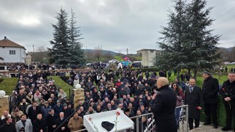 ДПС-Ново начало превърна поклонението на Тюркян чешма във възхвала на Пеевски