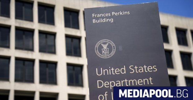 Броят на създадените работни места в САЩ нарасна скромно през