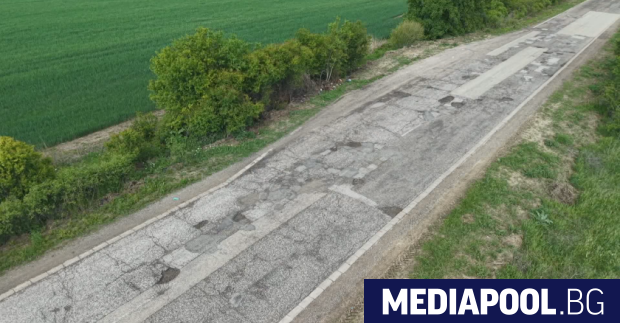 Дупки до коляно кръпка до кръпка липсваща маркировка и знаци