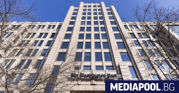 Стотици хора протестираха в четвъртък местно време пред сградата на