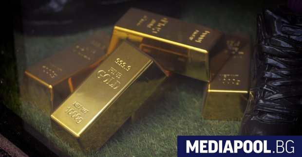 Цените на златото и среброто продължиха понижението си тази сутрин
