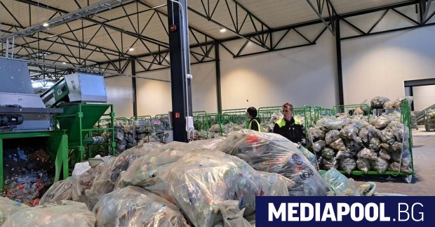 Производителите на безалкохолни напитка пивоварите и хипермаркетите които допринасят най