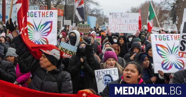 Хиляди хора се присъединиха към поредната нощ на протести в