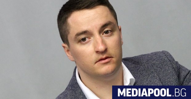 Депутатът от ПП ДБ Явор Божанков остро критикува външната политика