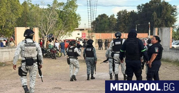 Въоръжени лица откриха огън и застреляха вчера най малко 11