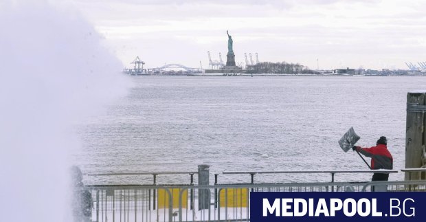 Тридесет са вече жертвите от зимната буря в САЩ като