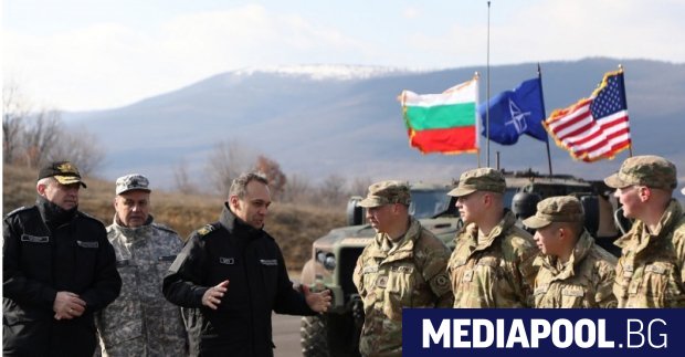 Сили и техника на американската армия включително танкове Ейбрамс са