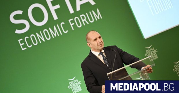 В първата си публична изява след напускането на президенството Румен