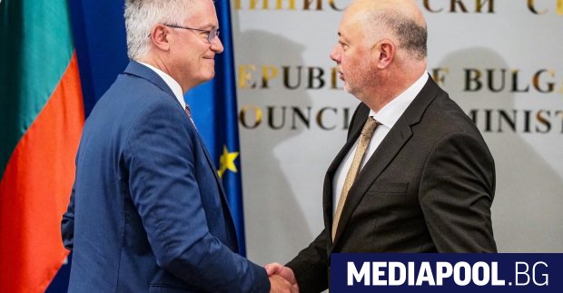 През последния четвърт век България се е приближила двойно по