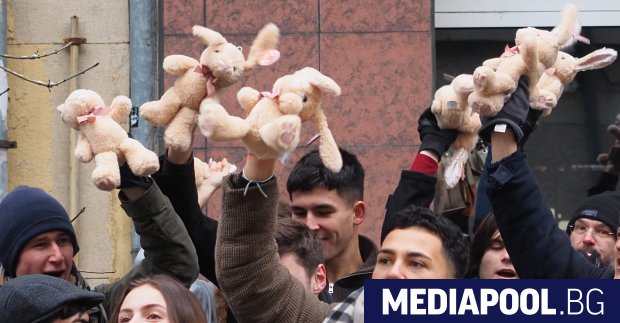 Граждани се събраха на протест пред Висшия съдебен съвет ВСС