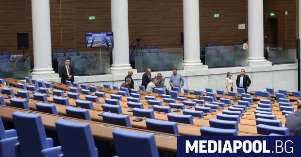 Втори пореден ден заседание на парламента се проваля заради липса