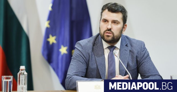 Външният министър Георг Георгиев най сетне се опита да обясни
