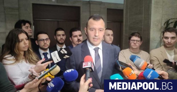 Парламентарната комисия по младежта и спорта е приела на първо