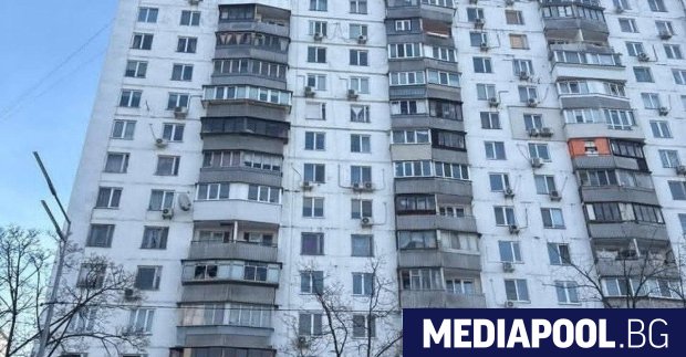 В покрайнините на украинската столица Киев доброволци раздават гореща супа