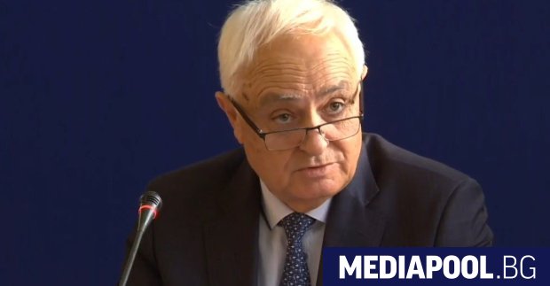 Военният министър в оставка Атанас Запрянов си даде висока оценка