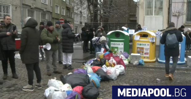 Жители от различни квартали на София се събраха на протест