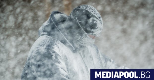 Най малко 16 души са станали жертва на силните снеговалежи